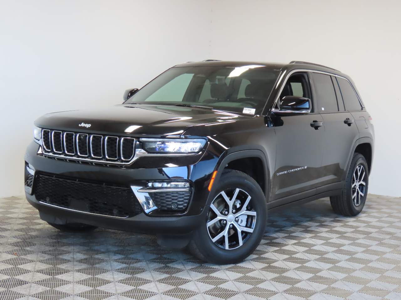Diamond Black Crystal Pearl Coat 2025 Jeep Grand Cherokee SUV / Crossover 4X2 8-Speed Automatic