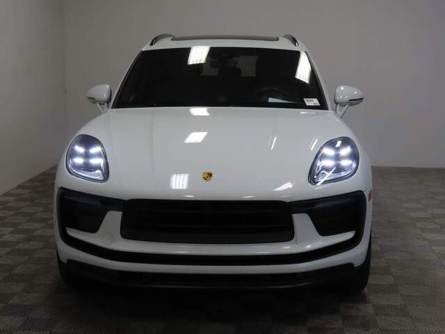 2022 Porsche Macan  