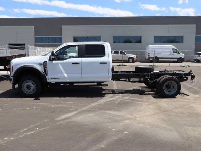 2024 Ford F-450 Super Duty Crew Cab Chassis