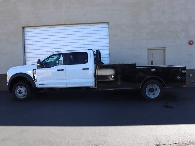 2024 Ford F-550 Super Duty Crew Cab Chassis