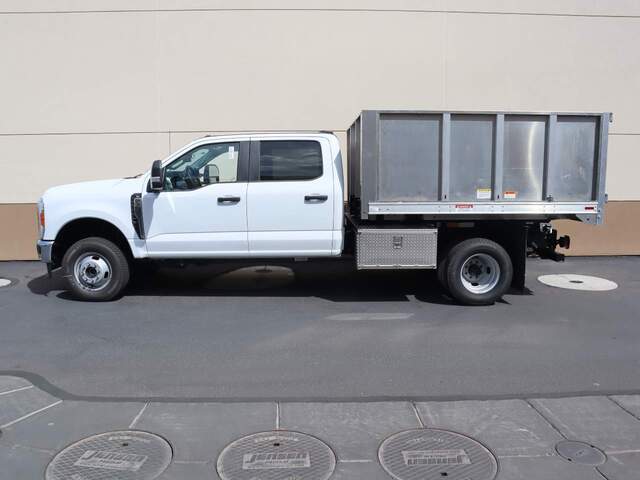 2023 Ford F-350 Super Duty Crew Cab Chassis