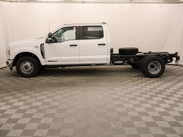 2024 Ford F-350 Super Duty Crew Cab Crew Cab Chassis