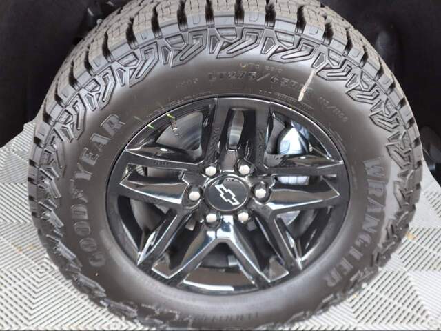 2023 Chevrolet Silverado 1500 Crew Cab Custom Trail Boss 4WD