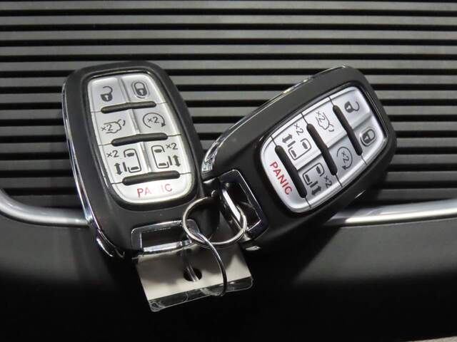 2024 Chrysler Pacifica Plug-In Hybrid Select