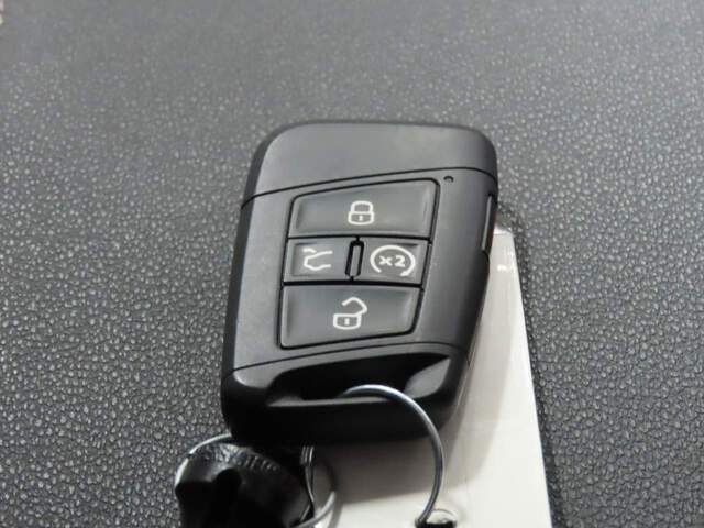 2025 Volkswagen Taos SE 4Motion