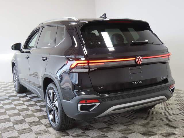 2025 Volkswagen Taos SE 4Motion