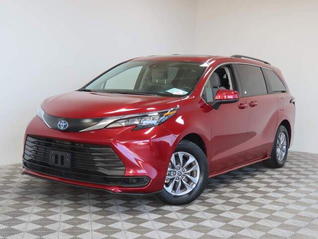 2024 Toyota Sienna LE 8-Passenger