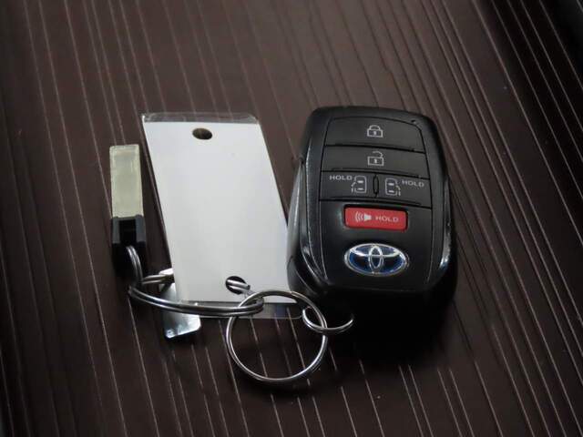 2024 Toyota Sienna LE 8-Passenger