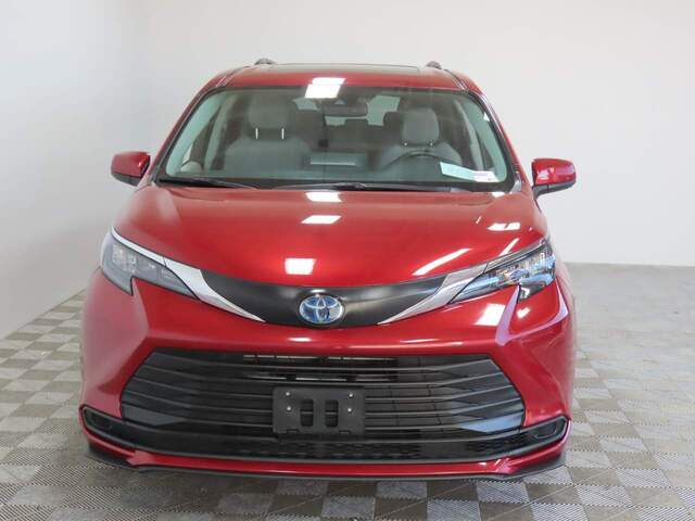 2024 Toyota Sienna LE 8-Passenger