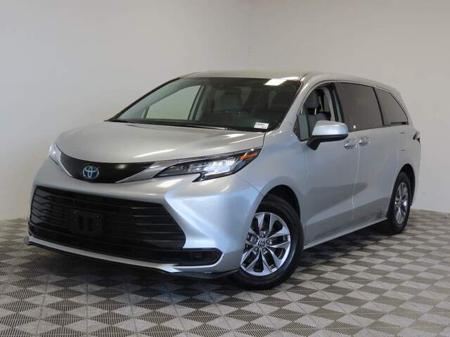 2023 Toyota Sienna LE 8-Passenger