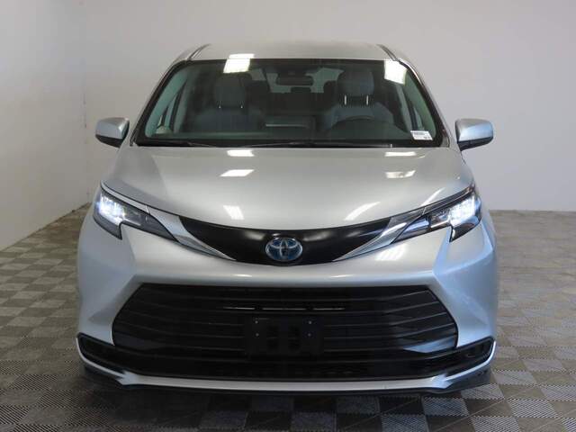 2023 Toyota Sienna LE 8-Passenger