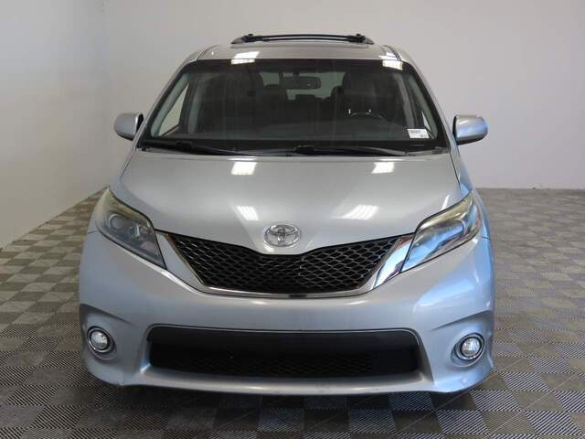 2017 Toyota Sienna SE Premium 8-Passenger