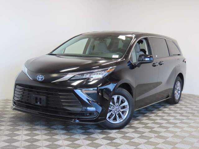 2023 Toyota Sienna LE 8-Passenger