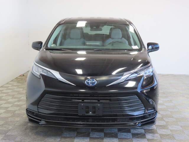 2023 Toyota Sienna LE 8-Passenger