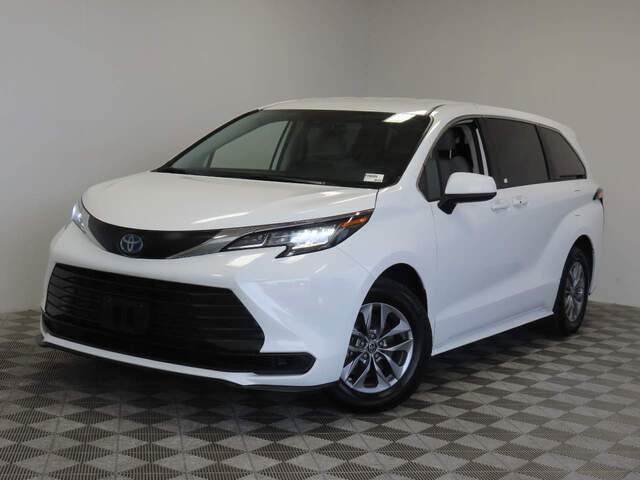 2023 Toyota Sienna LE 8-Passenger