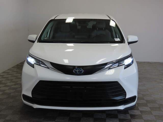 2023 Toyota Sienna LE 8-Passenger