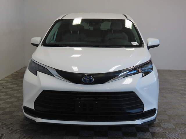 2025 Toyota Sienna LE 8-Passenger