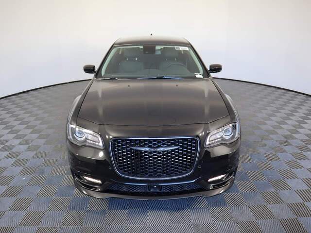 2023 Chrysler 300 Touring L