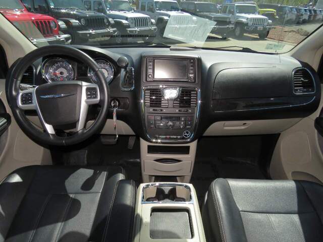 2016 Chrysler Town and Country Touring