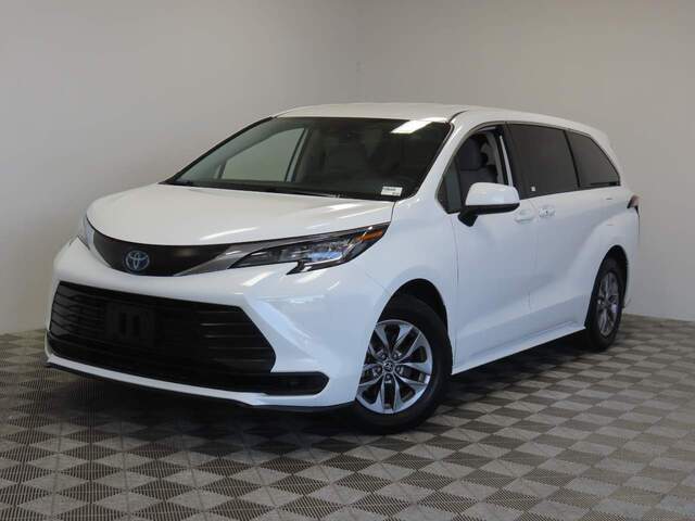 2023 Toyota Sienna LE 8-Passenger
