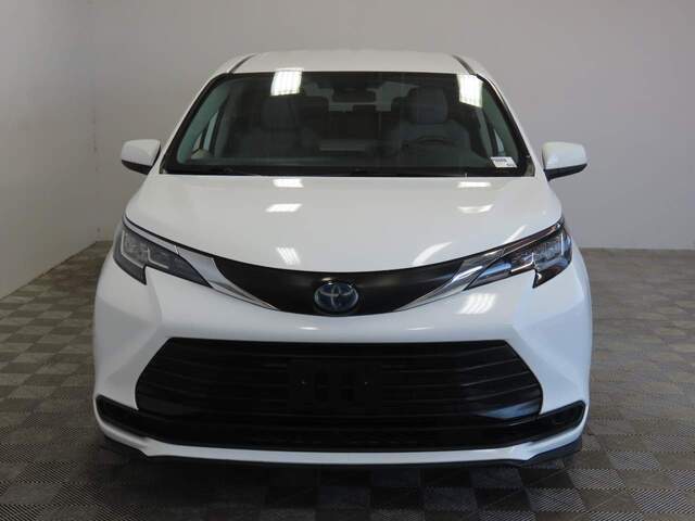 2023 Toyota Sienna LE 8-Passenger