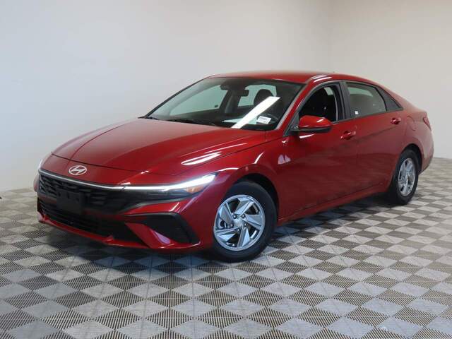 2024 Hyundai ELANTRA SE