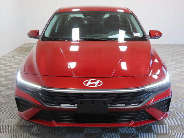 2024 Hyundai ELANTRA SE