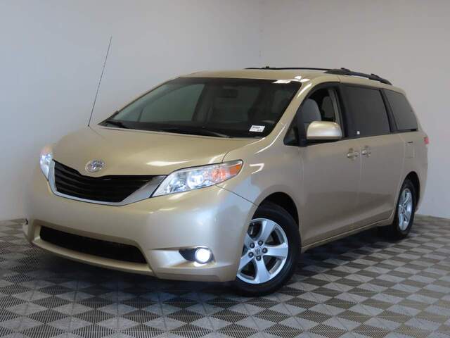 2014 Toyota Sienna LE 8-Passenger