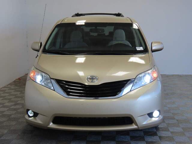 2014 Toyota Sienna LE 8-Passenger