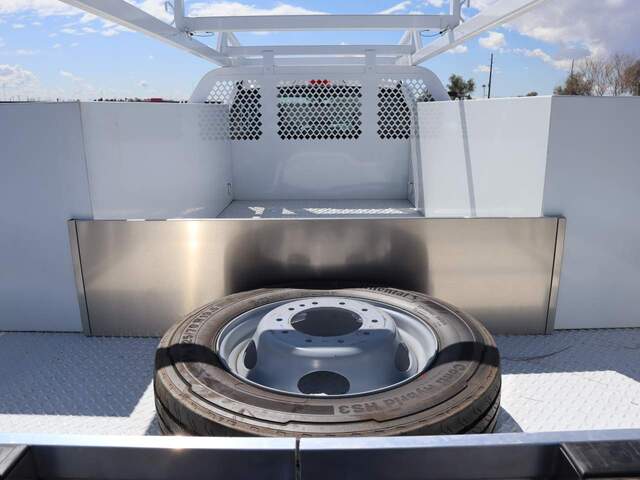 2022 Ford F-550 Super Duty Crew Cab Chassis