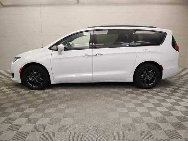 2020 Chrysler Pacifica Limited Red S