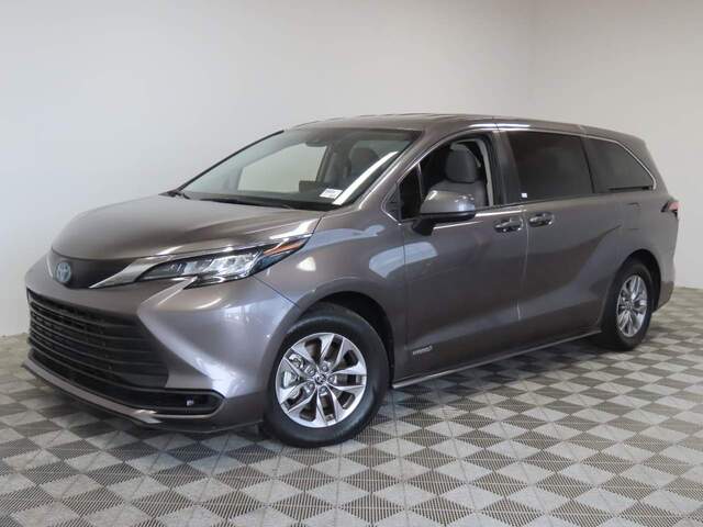 2021 Toyota Sienna LE 8-Passenger