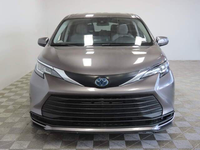 2021 Toyota Sienna LE 8-Passenger