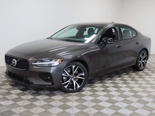 2024 Volvo S60 B5 Core Dark Theme