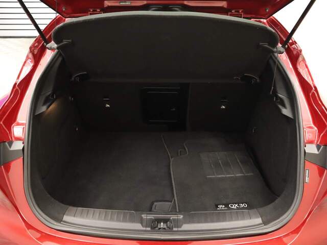 2017 INFINITI QX30 Luxury