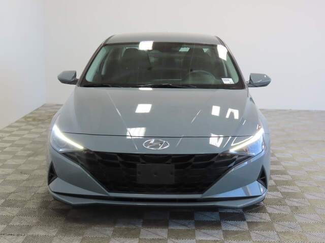 2022 Hyundai ELANTRA SE