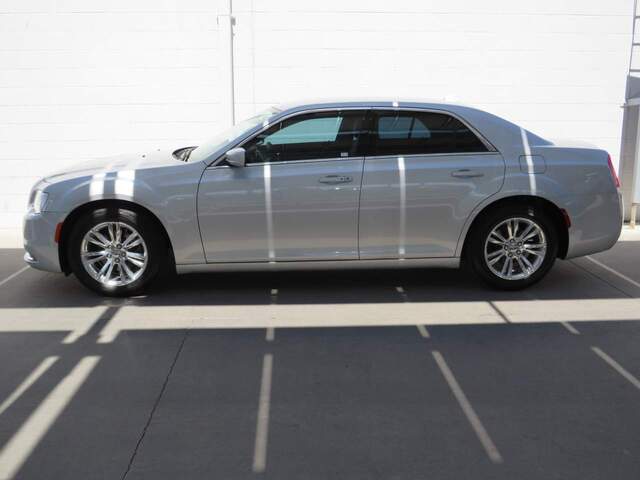 2020 Chrysler 300 Touring L